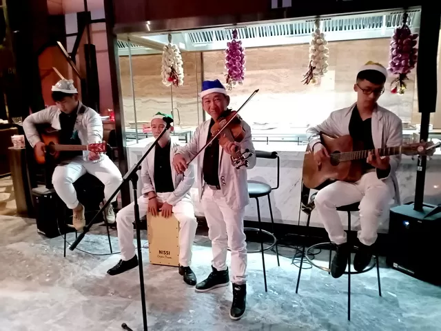 Flamenco Tumbadora Band Vinpearl Luxury Land Mark 81 Christmas Party 002