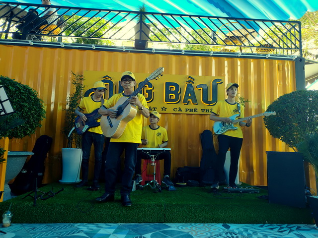 Flamenco Tumbadora Band khai Truong Cafe Ong Bau Tan An 004