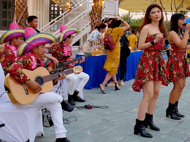 Flamenco Tumbadora Band Thang Loi Group 10th Anniversary Event Hawaii Pool Party 004