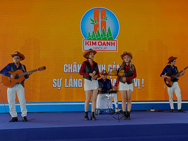 Chuc Mung Nam Moi Kim Oanh Group Flamenco Tumbadora Band 004