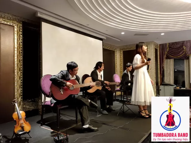 TIMES SQUARE SAIGON TOWER TUMBADORA CONCERT SEMI CLASSIC AND ACOUSTIC MUSIC 003
