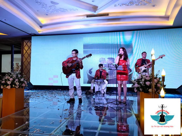 tumbadora band bieu dien tiec cuoi tai windsor hotel 02