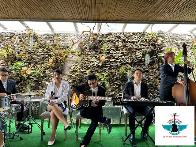 hoa tau nhac jazzban co dien an lam retreats saigon river tumbadora band 001