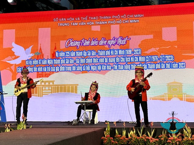 Flamenco Tumbadora Band biểu diễn Lễ Hội Saigon 325 Hình Thành Phát Triển 03
