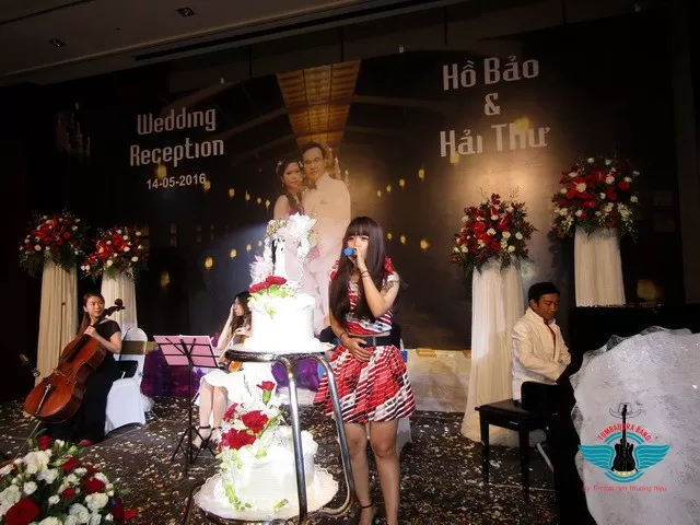 Ban nhạc linh hoạt tùy chỉnh chương trình biểu diễn theo yêu cầu.
