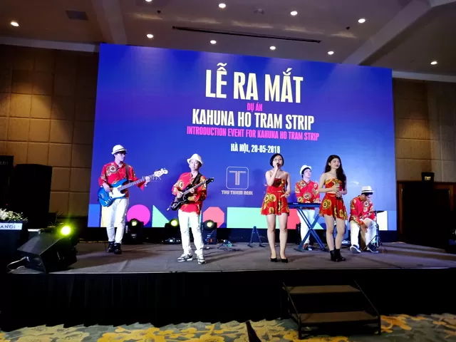 ban nhac acoustic tumbadora band du an kahuna ha noi melia hotel 001